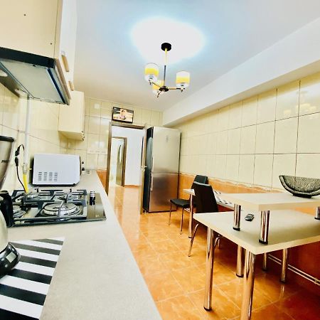 Central & Comfortable Studio Targoviste Bagian luar foto