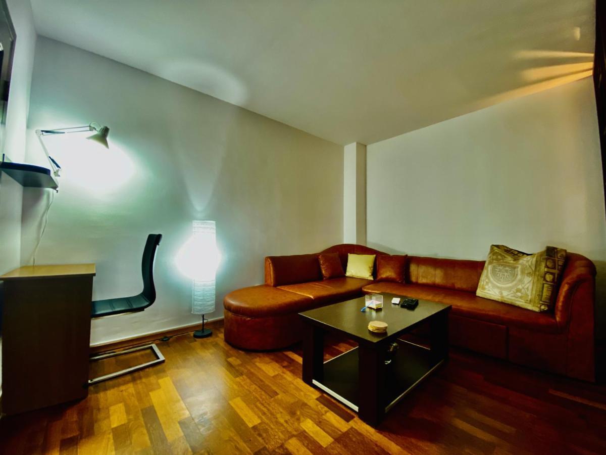 Central & Comfortable Studio Targoviste Bagian luar foto