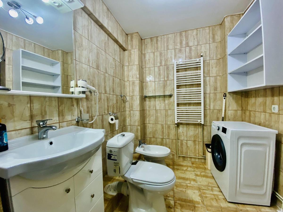 Central & Comfortable Studio Targoviste Bagian luar foto