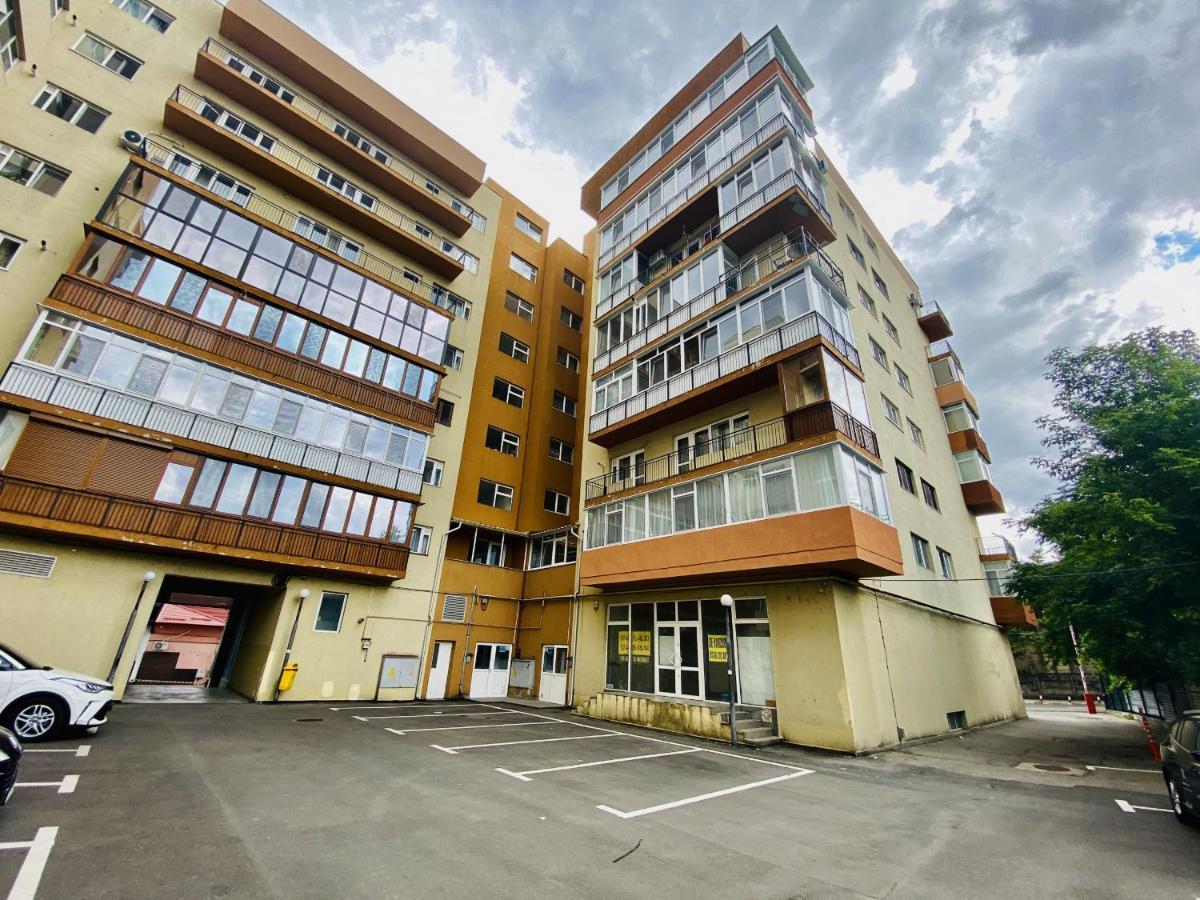 Central & Comfortable Studio Targoviste Bagian luar foto