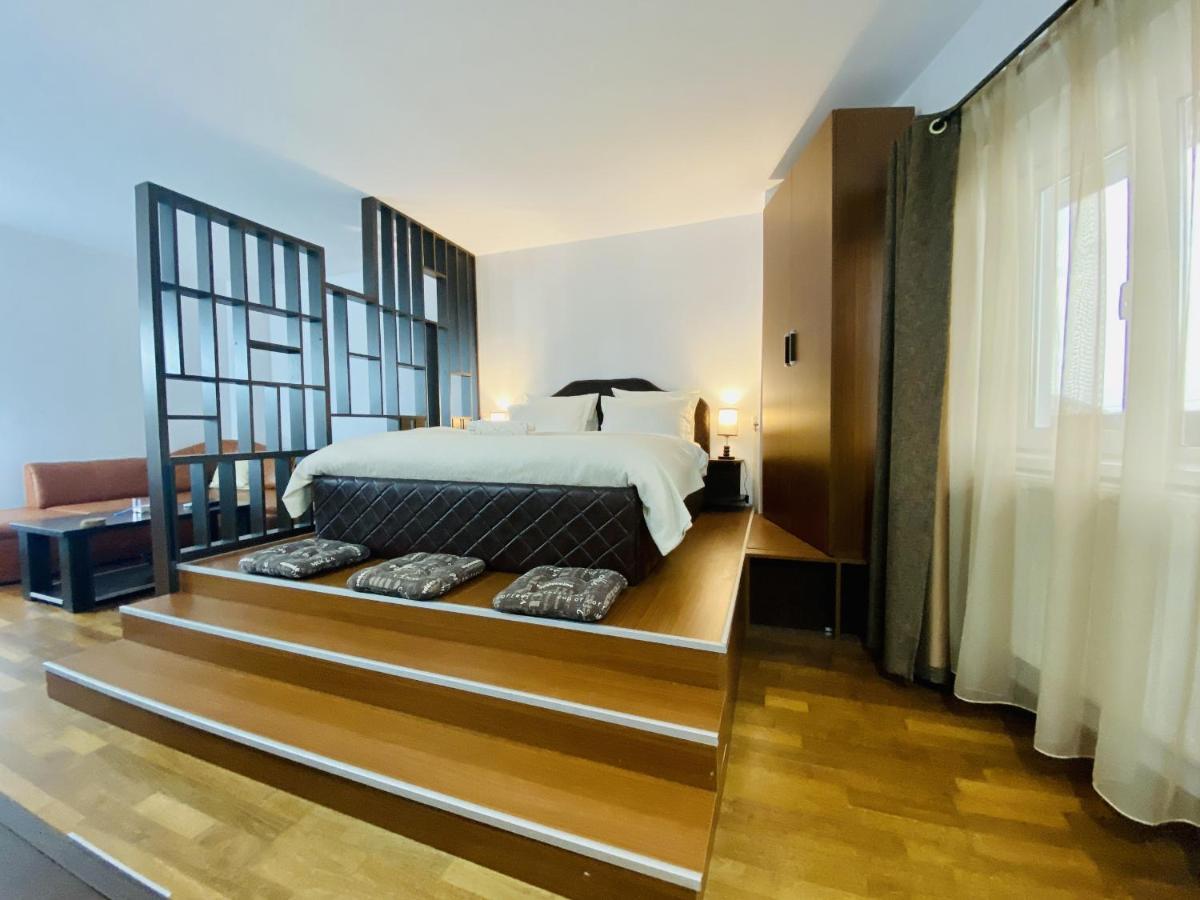 Central & Comfortable Studio Targoviste Bagian luar foto